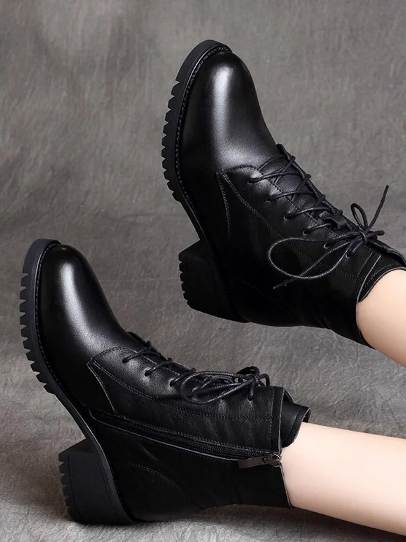 Fashionable Women Leather Boots